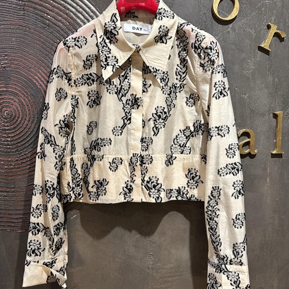 Day Birger et Mikkelsen white Floral Print Long Sleeve cropped blouse NWT - Picture 7 of 8